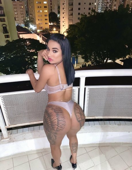 Caroline Martins hd model picture