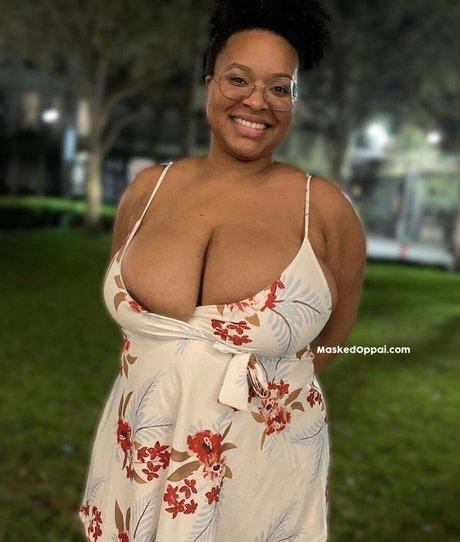 Unmaskedoppai sexy pornstar pic