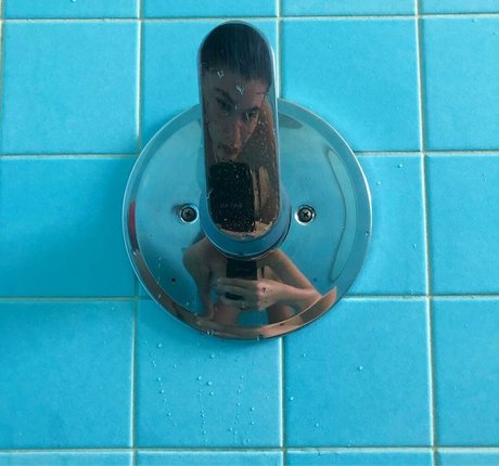 Blue Lindeberg model naked pic