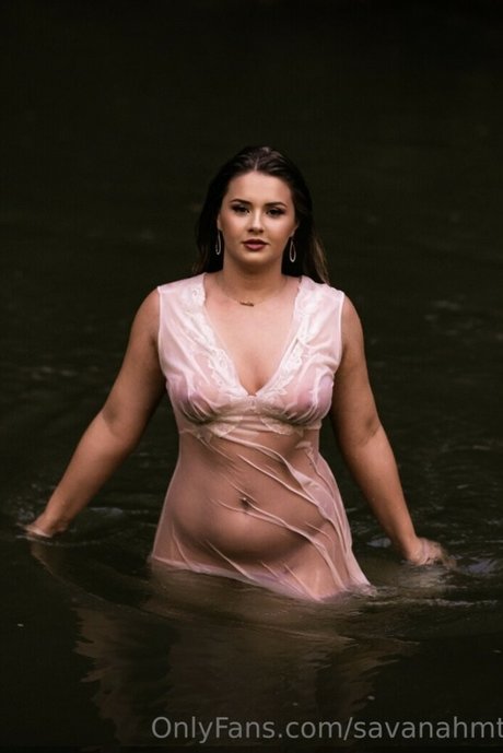 Savanah Thompson model sex picture