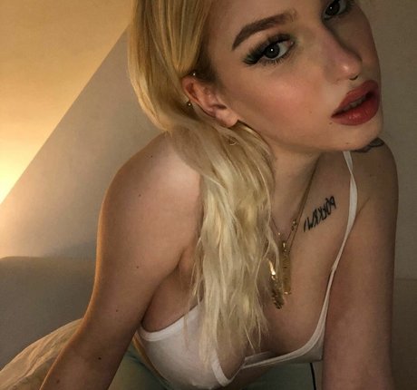 _lilsauvage_ model adult galleries