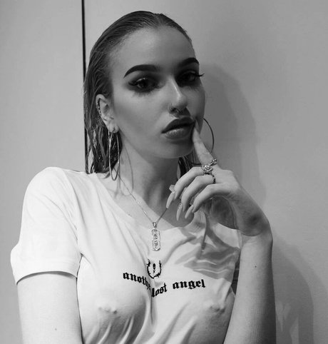 _lilsauvage_ sexy model pics