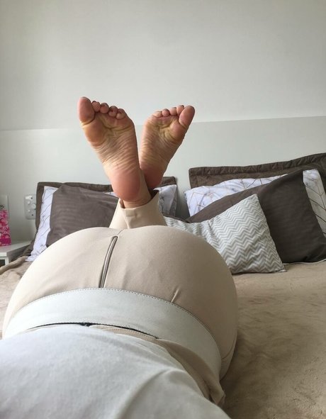 Lyz Feet star xxx image