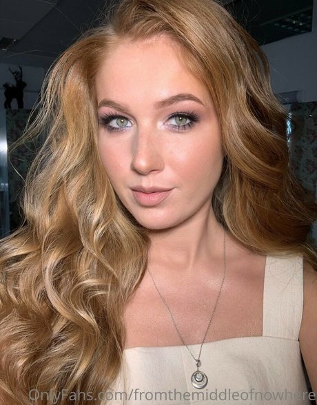 FromTheMiddleOfNowhere star xxx galleries