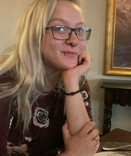 Lyraenium actress pics