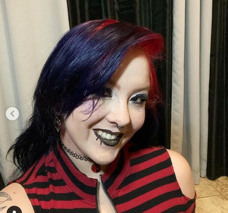 Lyraenium model sex pics