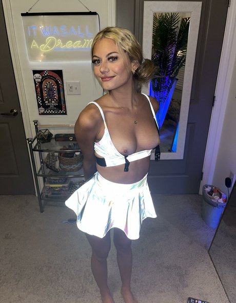 Charlotte Cruise high quality star images