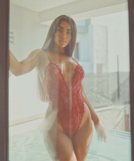 Valentina Grant star exclusive picture