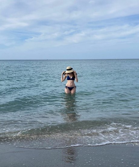 Extraseedless model naked pics