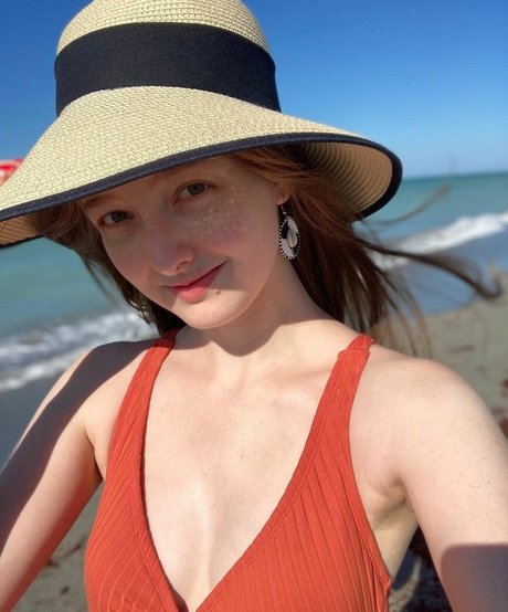 Extraseedless nude pornstar archive