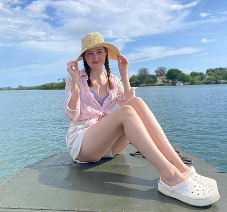 Extraseedless nude actress pictures