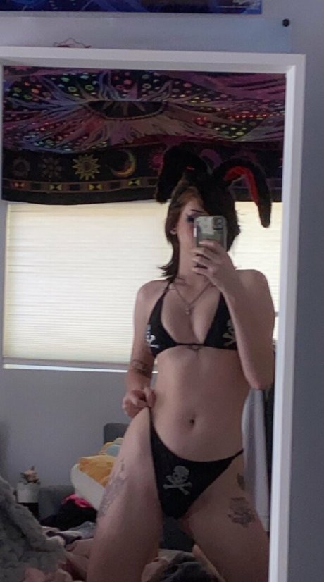 Cosmicstarbunny hot actress photo