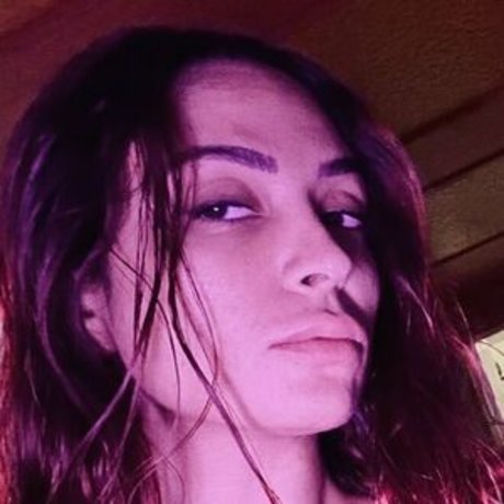 queen red5 nude model pic