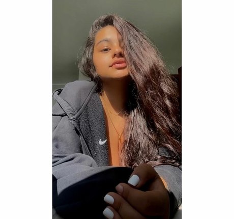 Lila Paulsen hot model pics