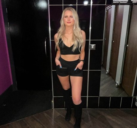 Lilly Sue McFadden nude star img