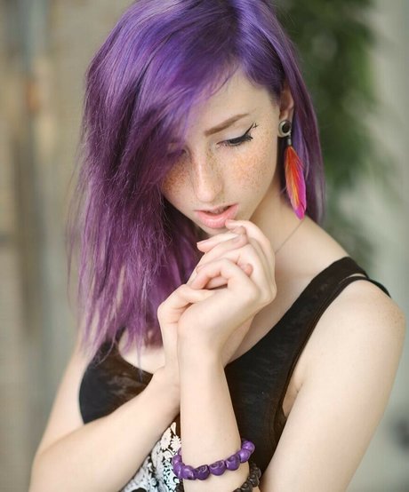 Rocken Rollia erotic model images