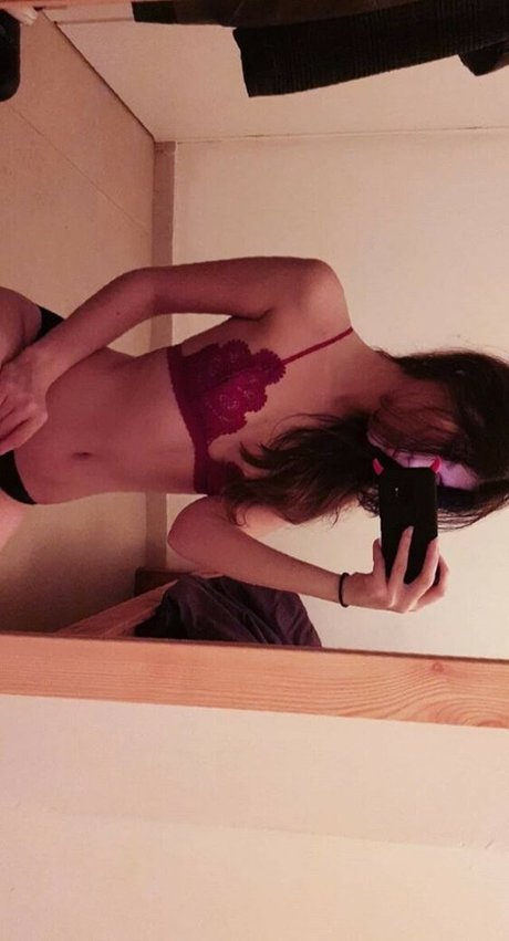 BabyyyGorilla model erotic image