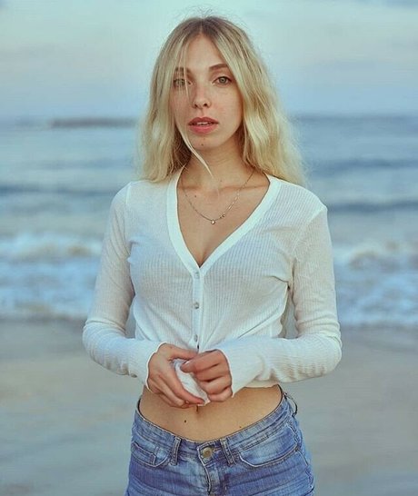 Tiny Miny Mo xxx model galleries