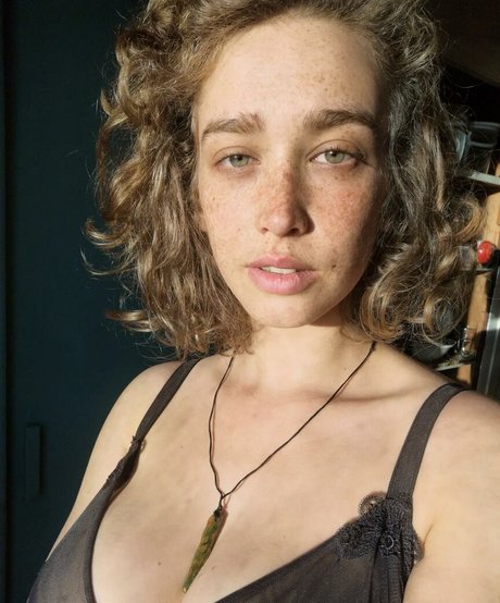 NovaOnasi naked model pic