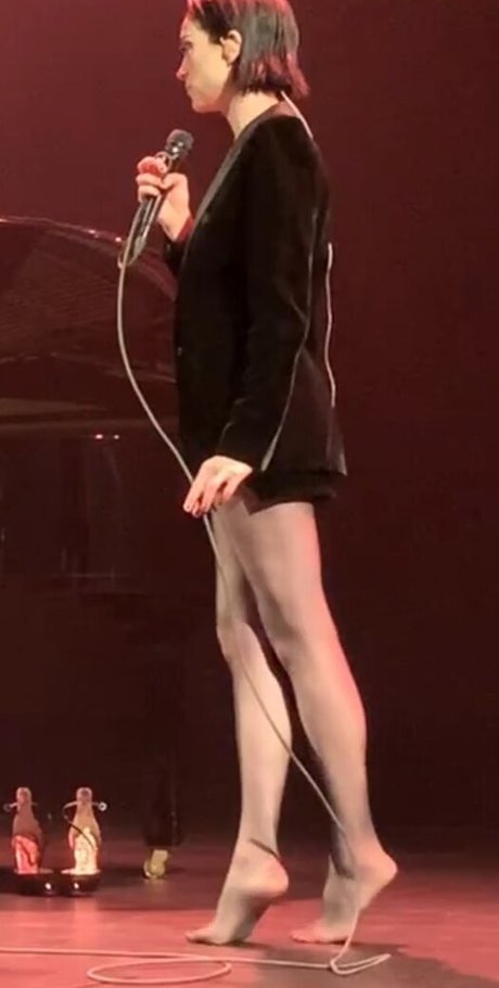 St Vincent star hot pics