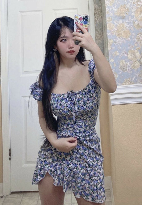 smolmikuu sexy model archive