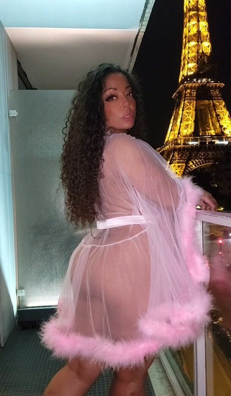 Scarlet SpyderQueen porn model picture