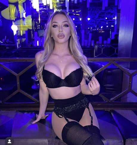 Emily Wagoner art star pics