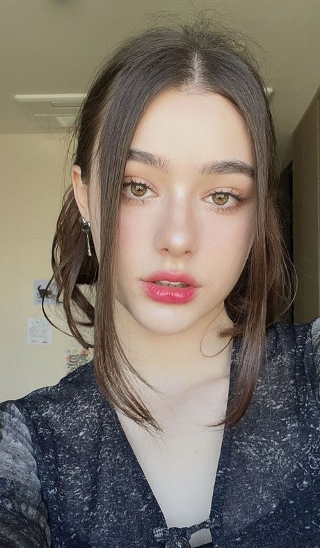 Dasha Tarab free actress pictures