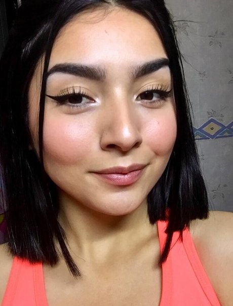 Flores Isabella98 pornographic actress image