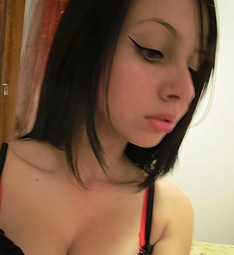 Jennie Naz adult model pic