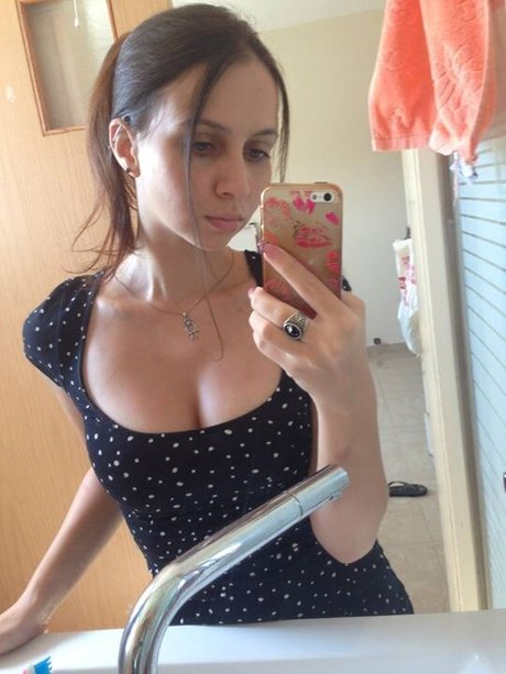 Jennie Naz star perfect images