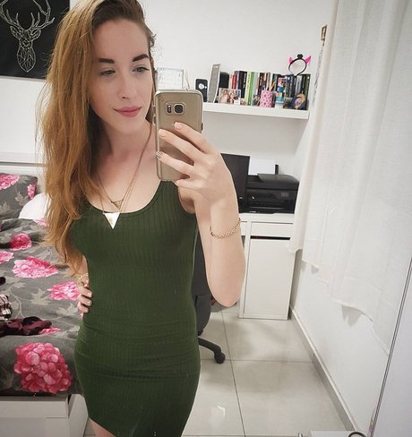 Johanna Mun pretty actress photos