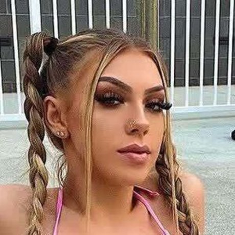 Sierra Sprague pretty model image