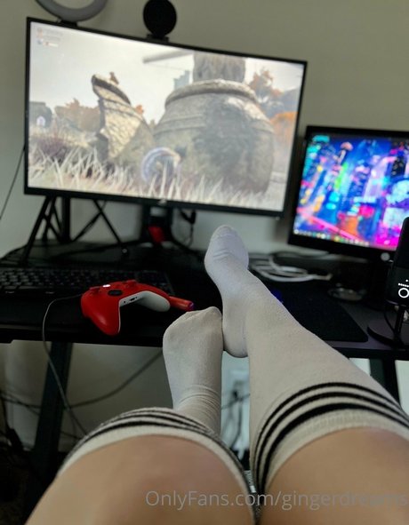 Gingerdreams nude model photo