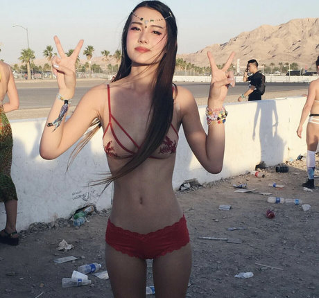 Lyvian Dao pornographic actress photos