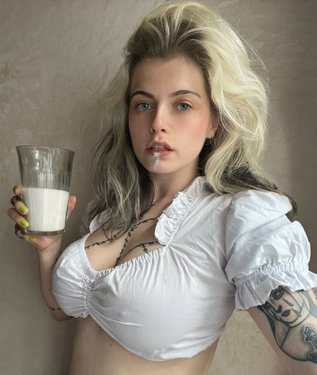 Miss Marilyn model adult photos