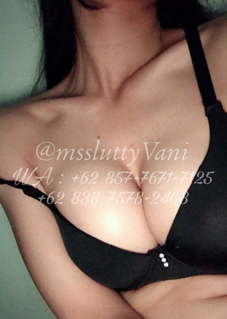 MssluttyVani model porn image