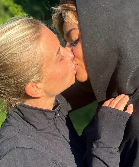 Aspenskog model high quality photo