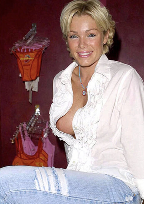 Nell McAndrew star porn photo