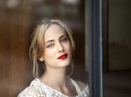 Nora Arnezeder pretty star picture