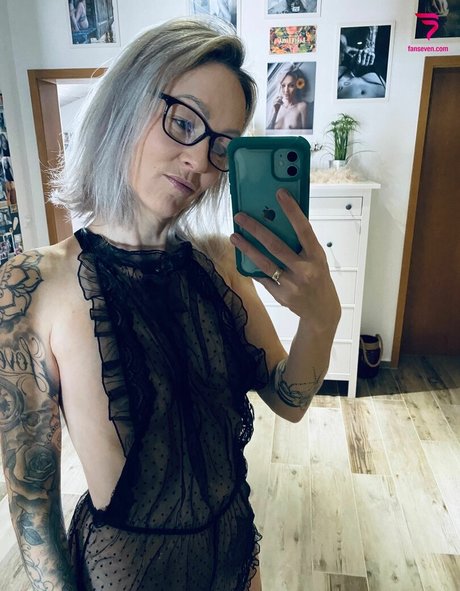 Die pe nude actress image