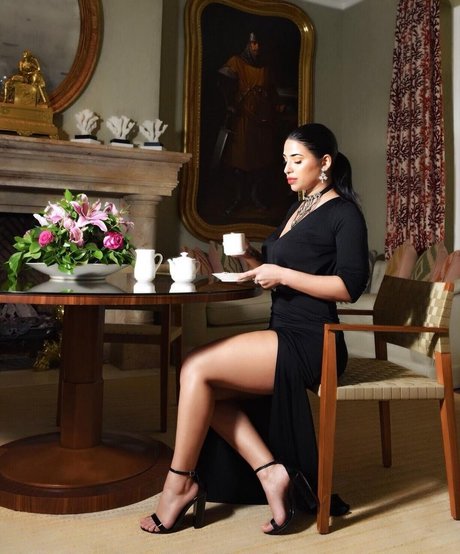 Mizz Ellaa ASMR nice model photos