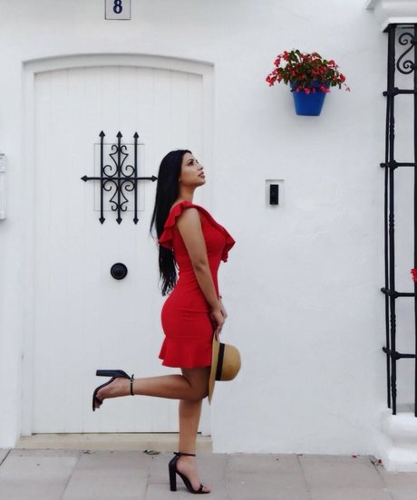 Mizz Ellaa ASMR beautiful star archive