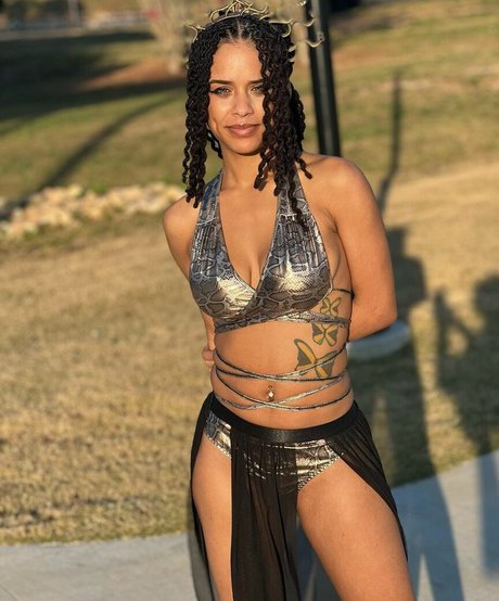 Ava Grey naked model picture