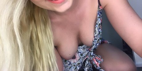 Doce Mel pretty pornstar picture