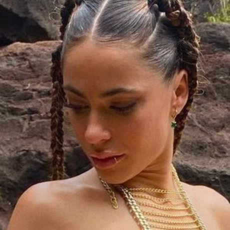 Martina Stoessel naked model pics