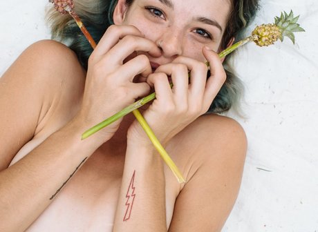 Carly Foulkes perfect star archive