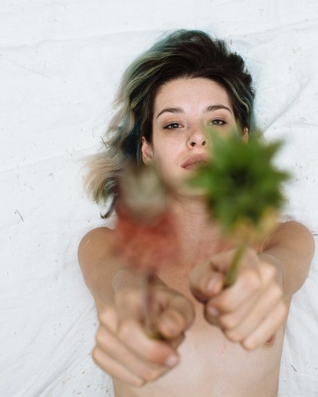 Carly Foulkes hd star image