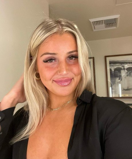 Faith Rendeiro naked pornstar picture