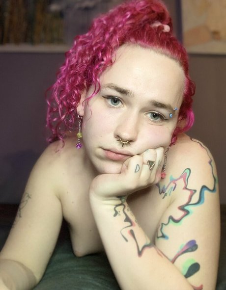 Mommy Iris naked model pic